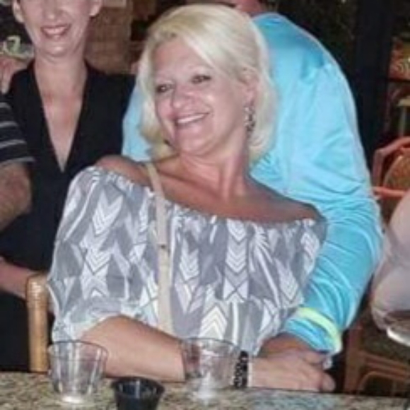 Meet your Posher, Traci - Picture 2 of 6